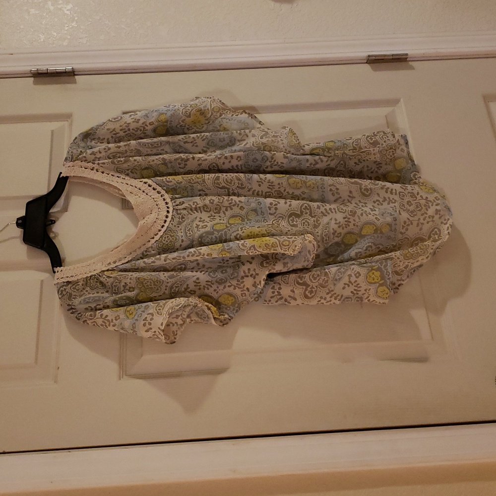 Gap Elegant Lace Trimmed Women's Top XL MUST BUNDLE 2+ ITEMS @ $5 EACH - Picture 2 of 3